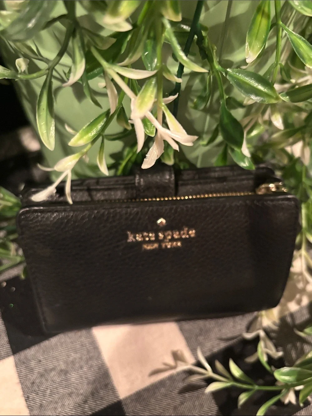 kate spade black pebbled leather compact wallet with gold logo
